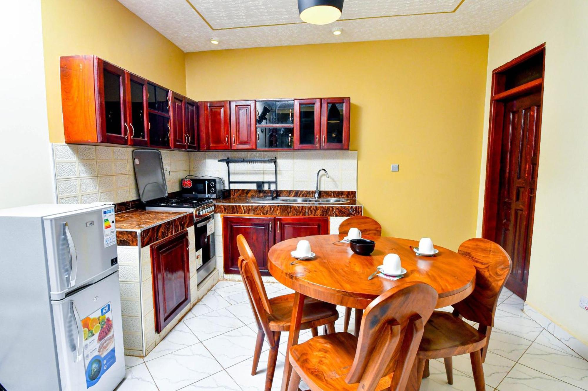 Peace Of Mind Suites Entebbe Exteriér fotografie